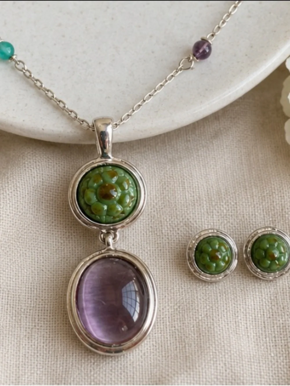 Beautiful signed Monet necklace and matching earrings set in the original Monet